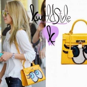 Yellow Shy Girl Play No More Bag